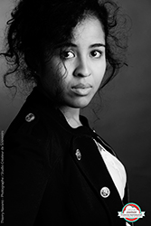 portrait book jeune comédienne par le photographe à melun thierry navarro au studio créateur de souvenirs